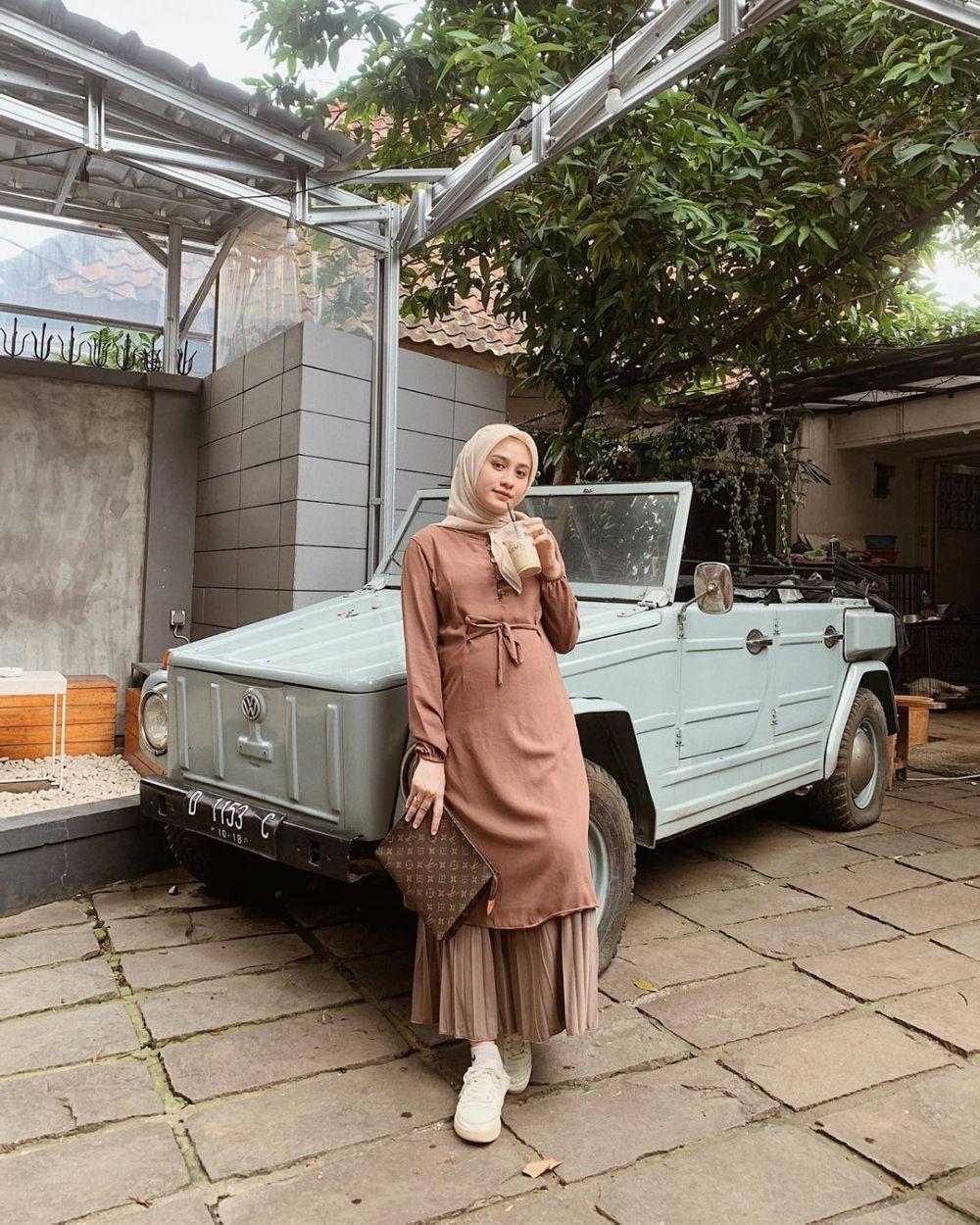 10 Ide Ootd Hijab Pakai Tunik Yang Nyaman Ala Selebgram Helmi Nursifah 8389