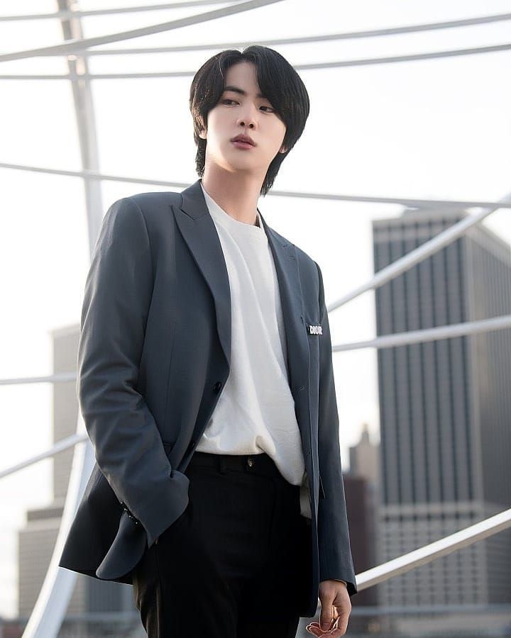 7 Outfit Jin BTS, Yuk, Bisa Jadi Inspirasi Style Fashion! - Blibli