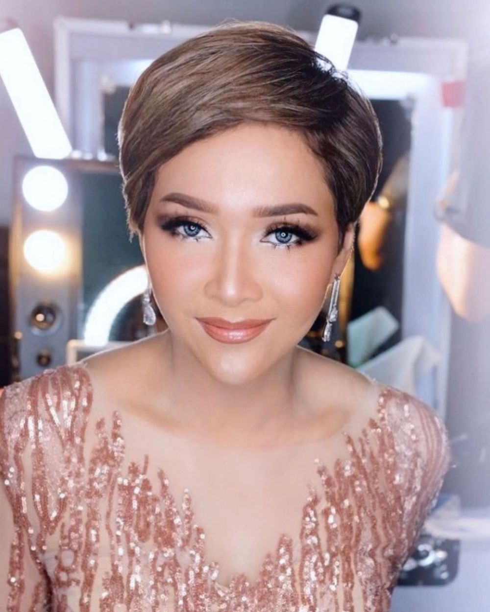 10 Artis Ini Tampil Beda dengan Rambut Baru, Syahrini Hingga Agnez Mo!