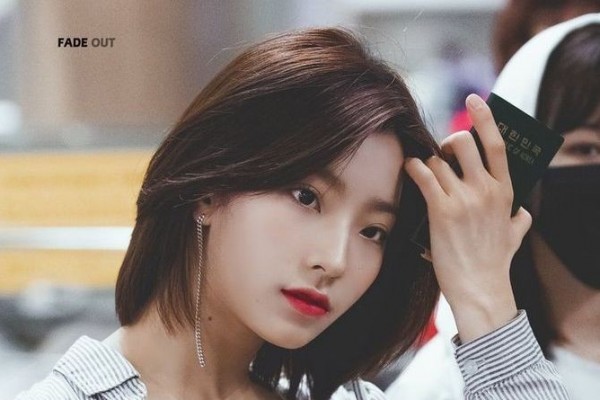 10 Potret Lee Saerom Fromis_9 Berambut Pendek, Tetap Karismatik!
