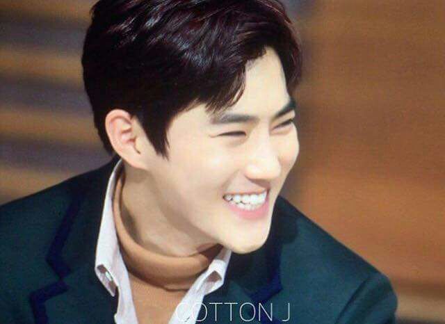 10 Potret Manis Suho EXO Saat Tersenyum, Selalu Ramah!