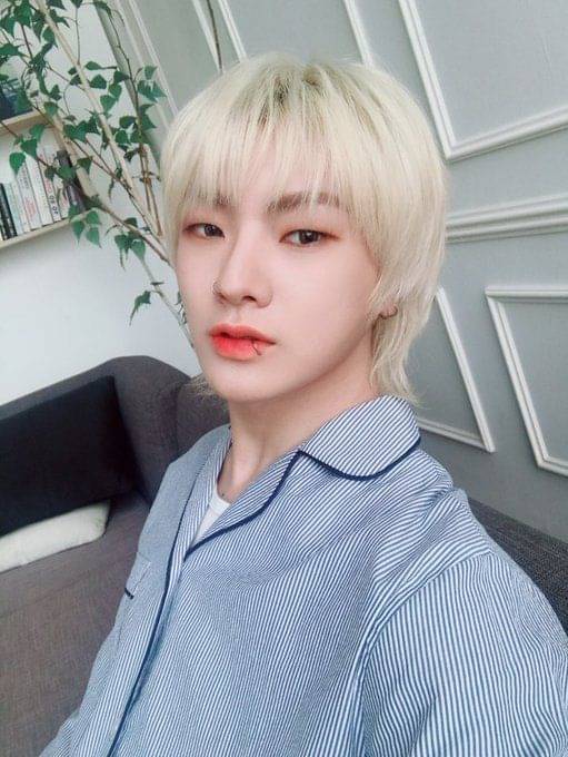 Bak Vampir Ini 10 Potret Keren Hanse VICTON Berambut Mullet