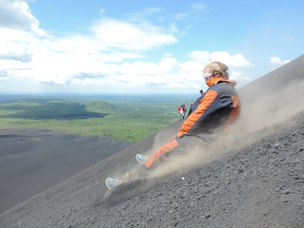 5 Tempat Terbaik di Dunia untuk Bermain Sandboarding, Tertarik?