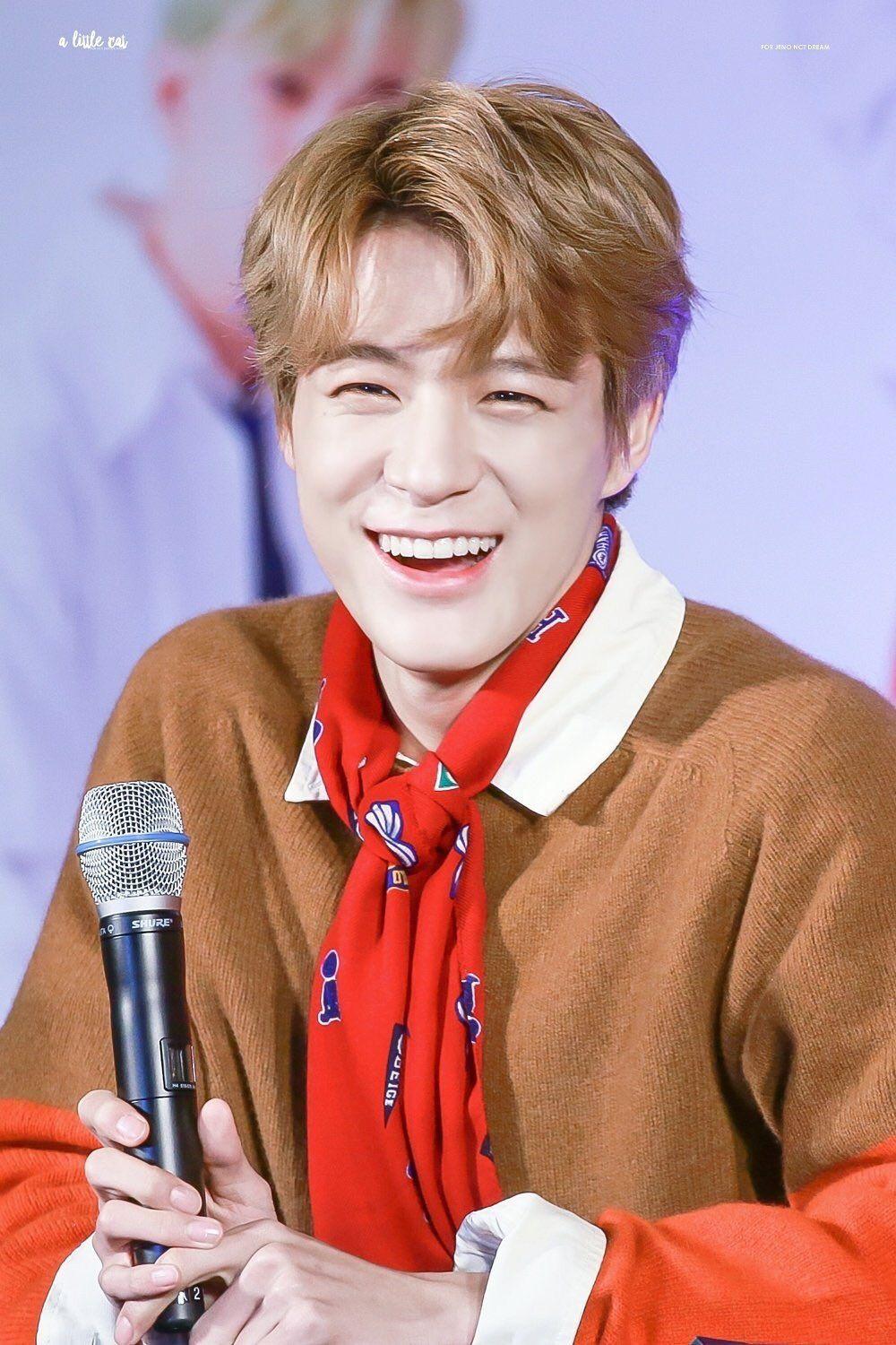 10 Potret Eye Smile Jeno NCT Dream yang Menggemaskan