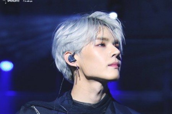 10 Potret Sejun VICTON Berambut Silver, Mirip Karakter Kartun?