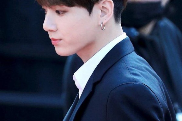 10 Idol yang Tampil dengan Rambut Super Pendek, Gagah Bak Pangeran!