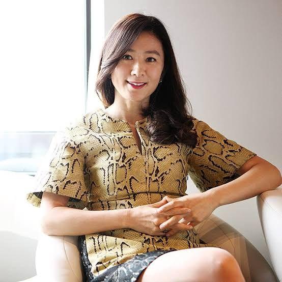 10 Potret Kim Hee Ae Istri Park Hae Joon Di The World Of The Married 3019