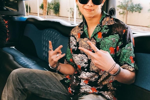 11 Potret Outfit Termewah RM Anggota BTS, Gaya Fashionnya Ikonik