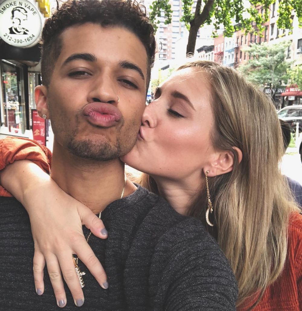 10 Potret Manis Jordan Fisher dan Pujaan Hatinya yang Bikin Meleleh