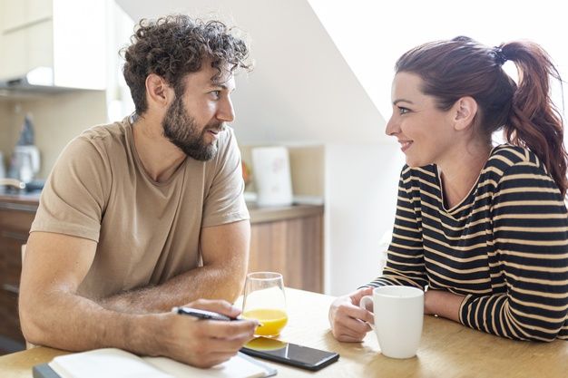 5 Cara Kasih Perhatian pada Pasangan yang Overwork Saat WFH, Mau Coba?