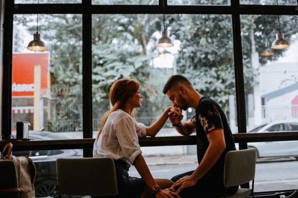 5 Ide Kencan Yang Cocok Dilakukan Bersama Dengan Tipe Pasangan Pendiam