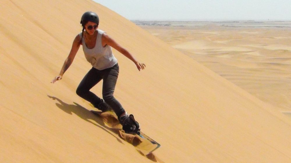 5 Tempat Terbaik di Dunia untuk Bermain Sandboarding, Tertarik?