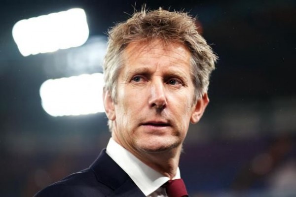 Van Der Sar Mundur Usai Ajax Jeblok di Eredivisie