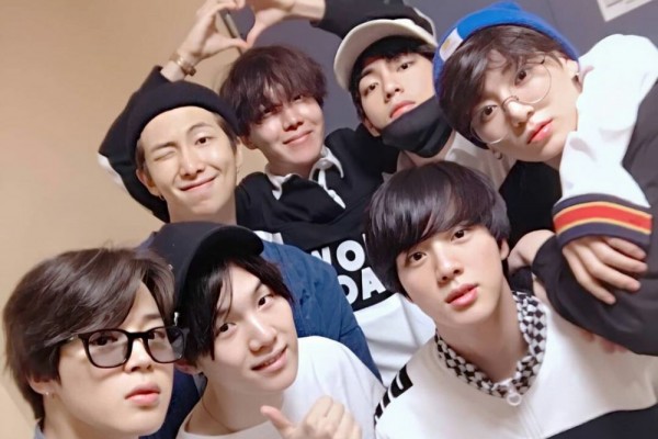 9 Style Simpel Ala BTS yang Cocok Kamu Tiru Saat Berada di Rumah Aja