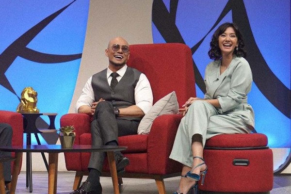 9 Potret Kompak Fanny Ghassani Dan Deddy Corbuzier Di Hitam Putih