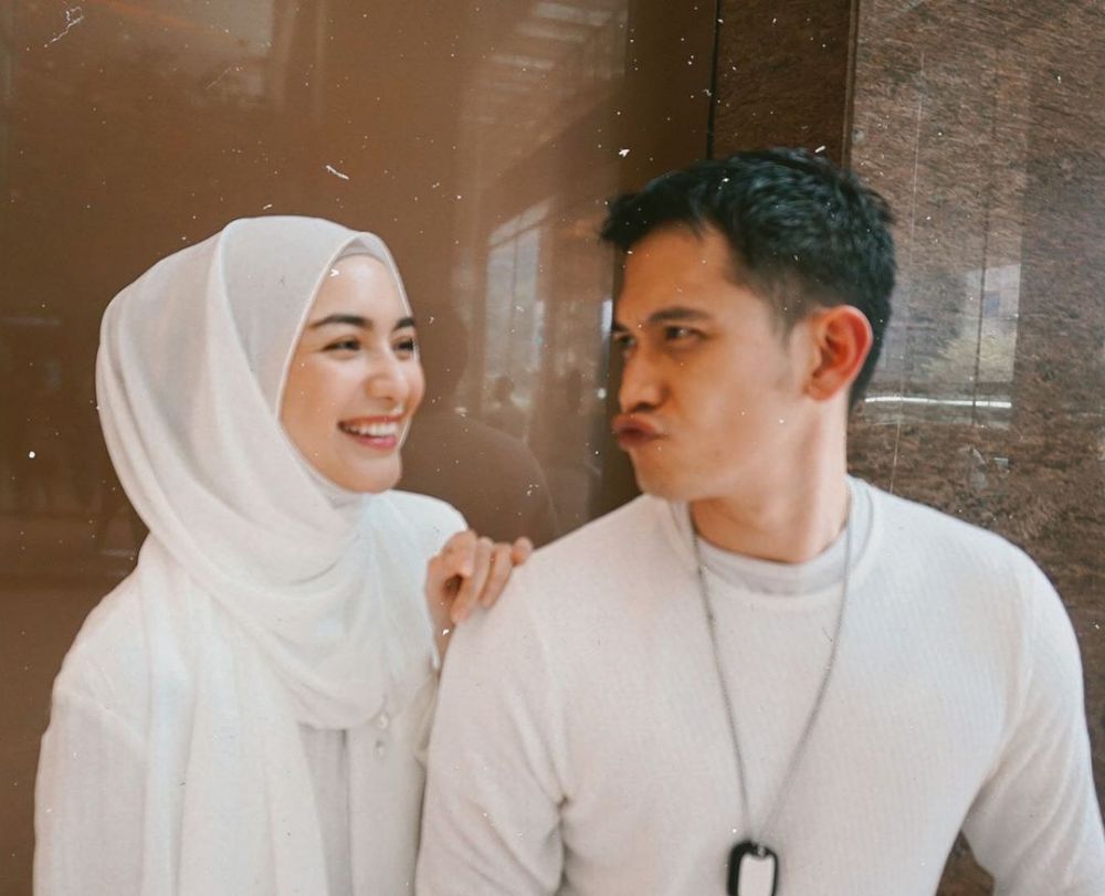 Teman tapi Menikah, 5 Artis Ini Buktikan Kalau Jodoh Sebenarnya Dekat