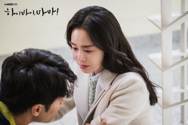 Sederhana, 10 Harga Outfit Kim Tae Hee di KDrama 'Hi Bye, Mama!'