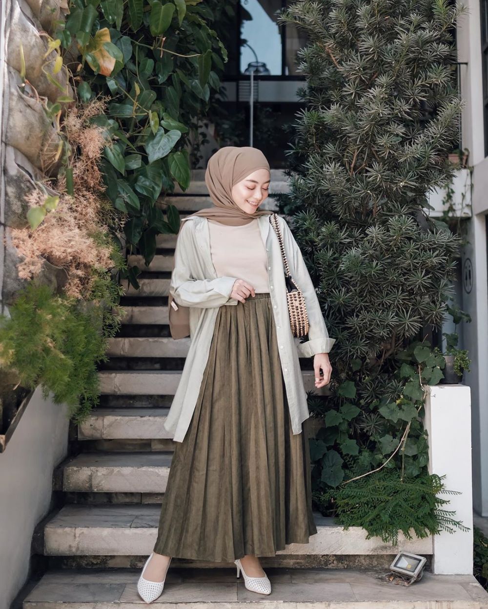 10 Ide Mix  and Match  Hijab  Rok Plisket  ala Selebgram 