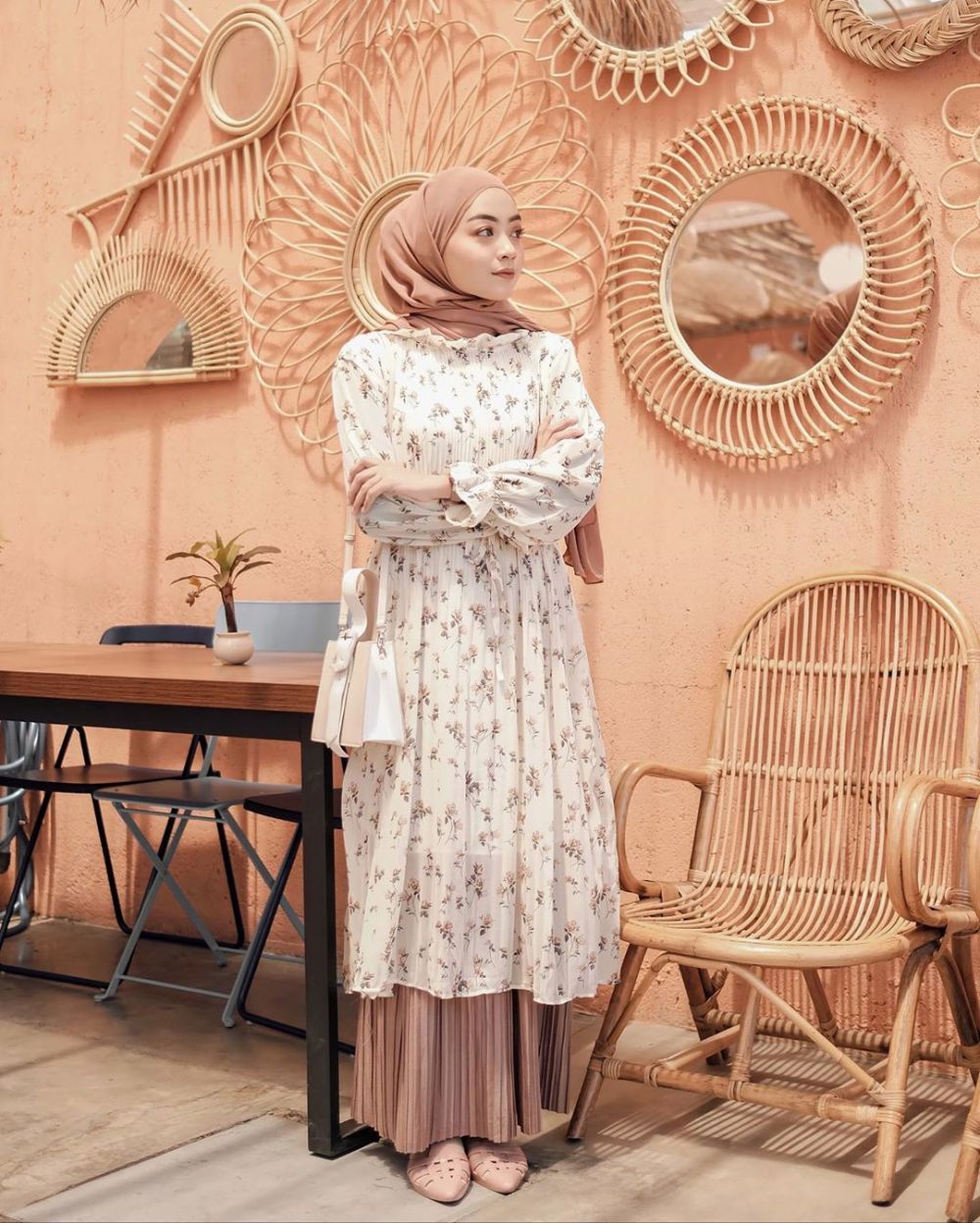 10 Ide Mix  and Match  Hijab  Rok Plisket  ala Selebgram 