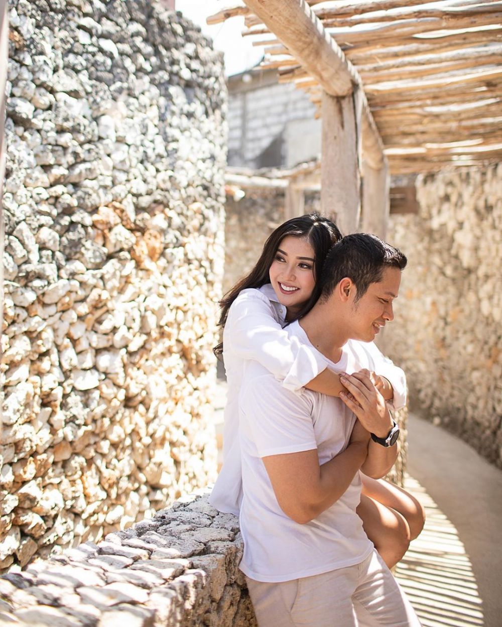 Anggun dan Elegan! 9 Inspirasi Foto Prewedding ala Puteri ...