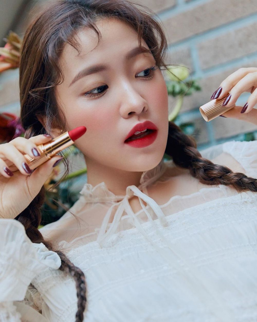 10 Potret Yeri Red Velvet Dengan Lipstik Merah Penuh Pesona