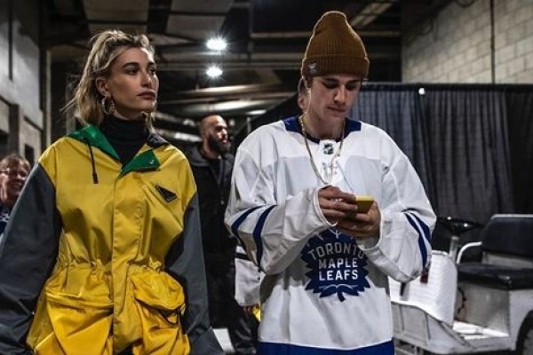 10 Gaya Busana Streetwear dari Justin Bieber yang Terlihat Keren Abis