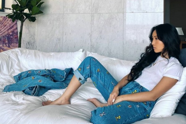 9 Inspirasi Gaya Kasual ala Hwasa MAMAMOO, Gak Melulu Seksi Kok!
