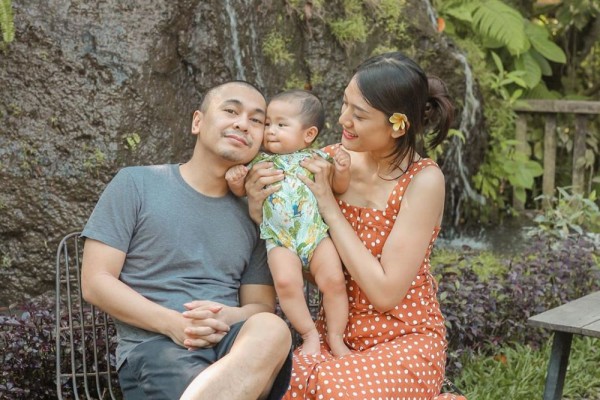 Hamil Anak Kedua, 10 Potret Bahagia Anissa Aziza Bareng Keluarga Kecil