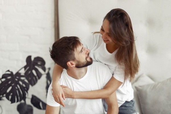 6 Tips Agar Seks Tidak Terganggu, Bikin Rumah Tangga Harmonis!