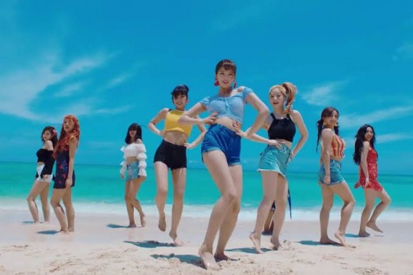 Gak Cuma Nadanya, 5 Lagu TWICE Ini Koreografinya Begitu Ikonis