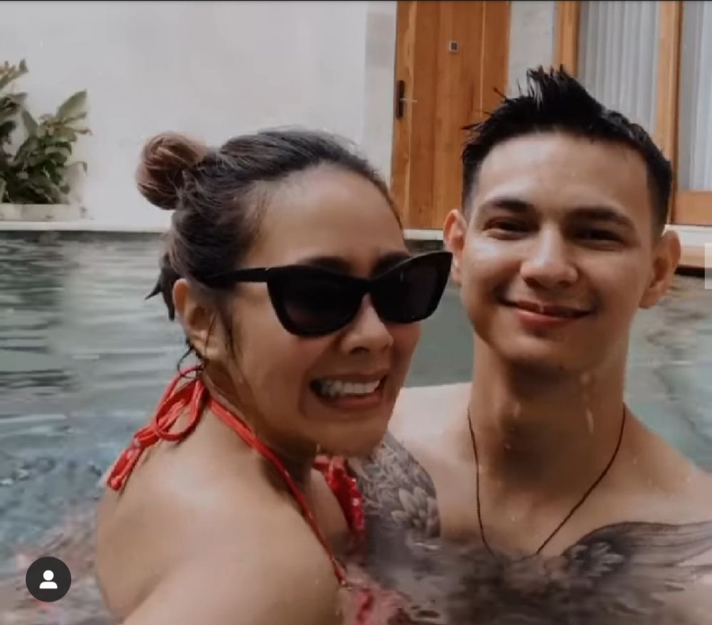 Cinta Laura & 9 Artis yang Nikmati Momen #DiRumahAja dengan Berendam