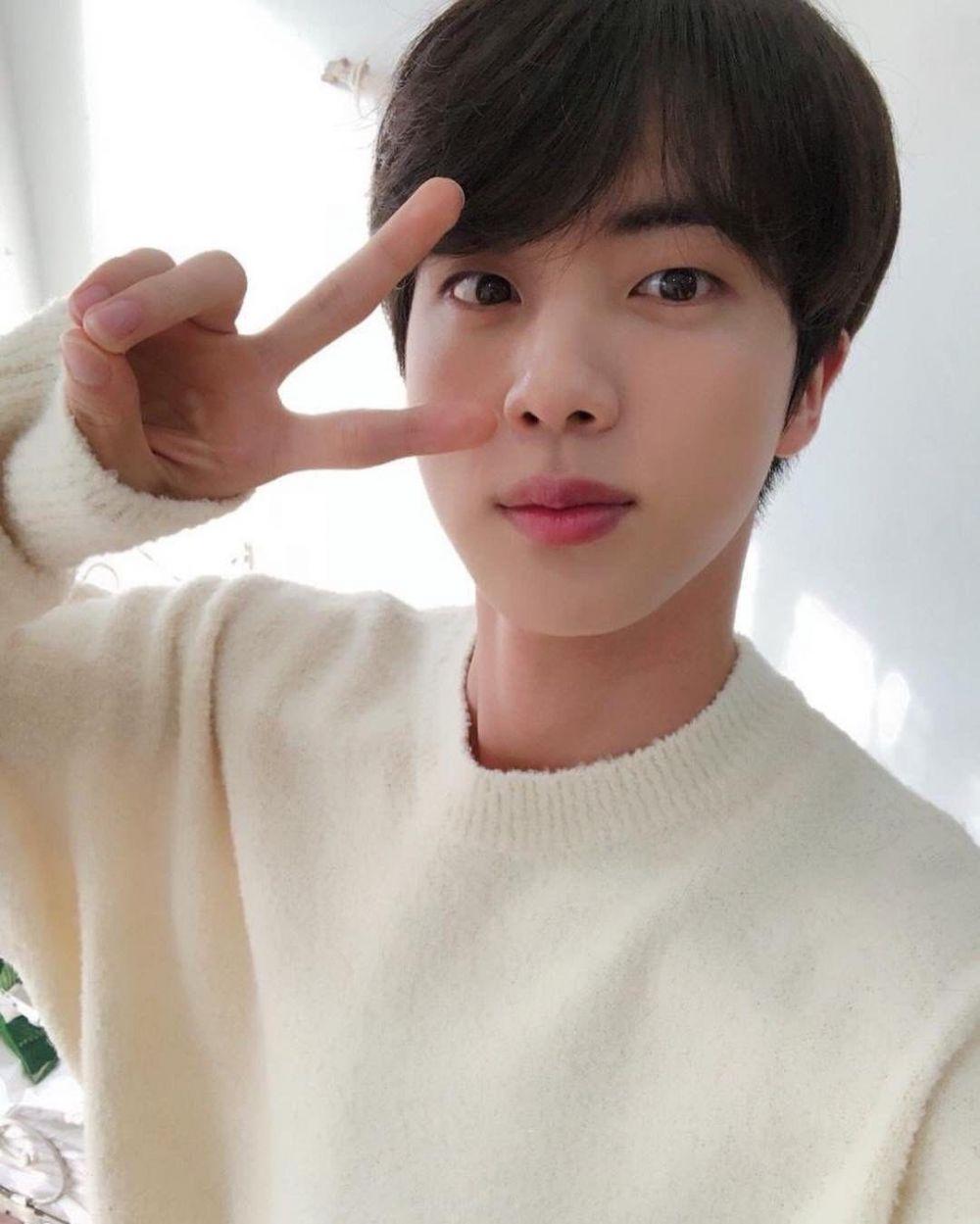 9 Potret Selfie Jin BTS yang Sukses Bikin Deg-degan!