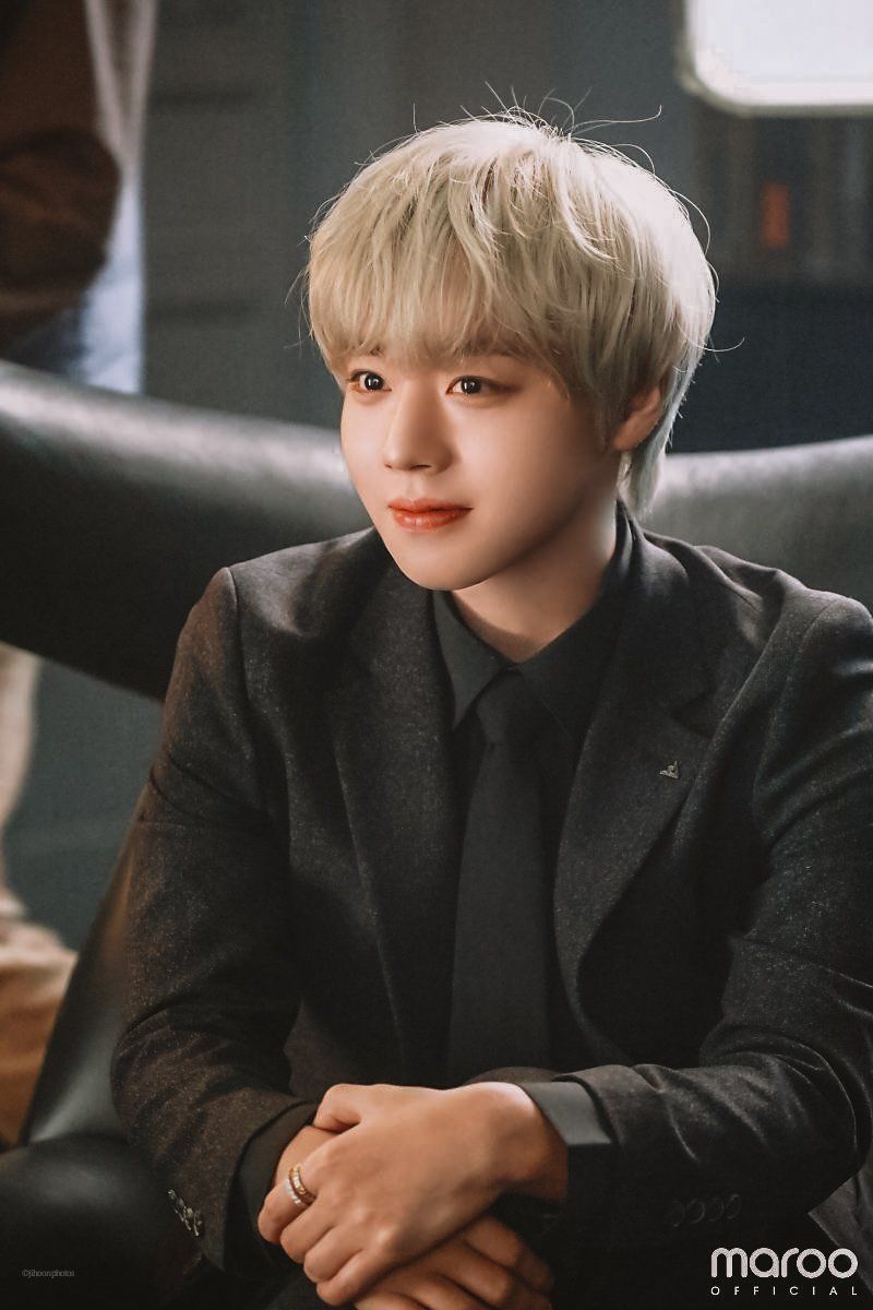 9 Idol KPop Ini Disebut-sebut Sebagai Lucky Fan Lho! Kok bisa?