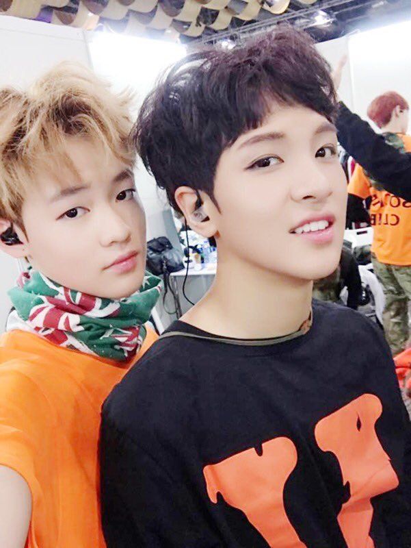 Jarang Terekspos, 10 Potret Manis Kedekatan Haechan dan Chenle NCT