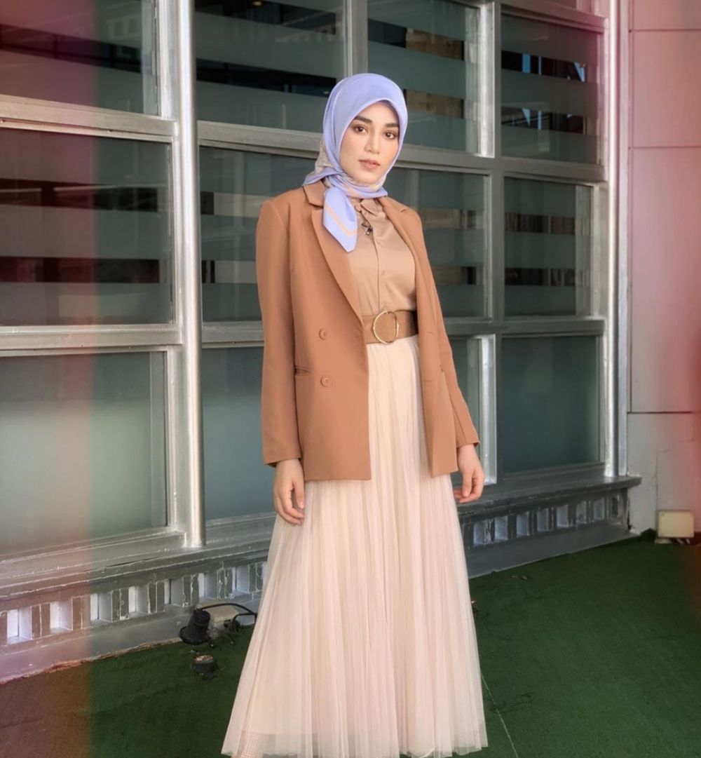9 OOTD  Hijab Uyaina Arshad dari Gaya Vintage hingga Kekinian