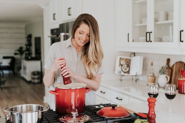 5 Cara Asyik dan Produktif Mengisi Waktu di Rumah dengan Memasak