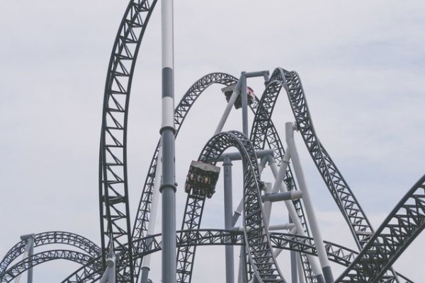 cinta roller coaster kepala bergetar