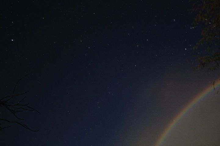 5 Fakta Moonbows si Pelangi Malam, Gak Kalah Ajaib dari Aurora!