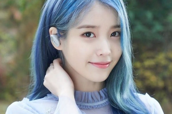 9 Pesona IU dengan Rambut Berwarna Biru, Makin Dicintai Fans!