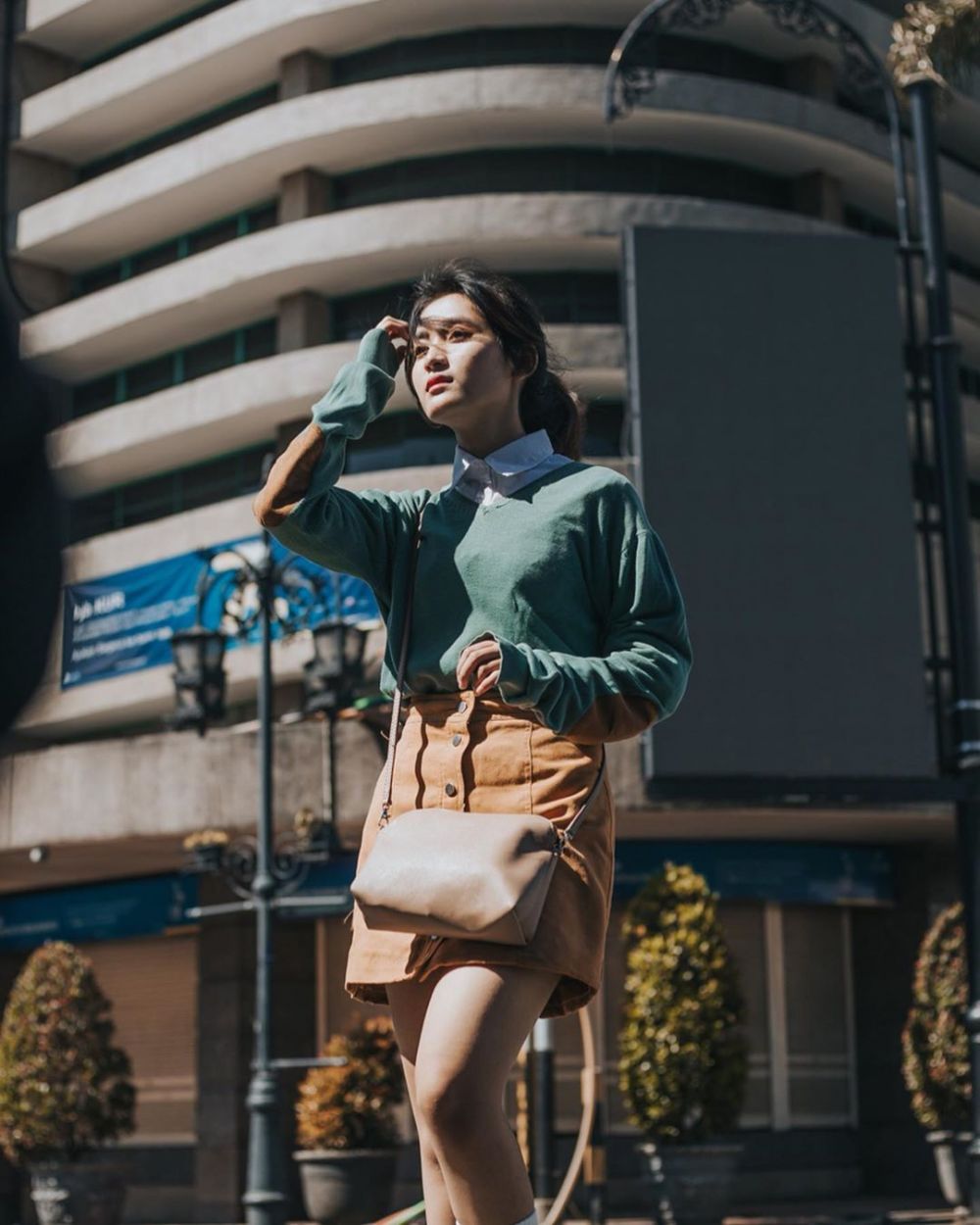 9 Inspirasi Outfit Selebgram Hanny Sophia dengan Bawahan Rok