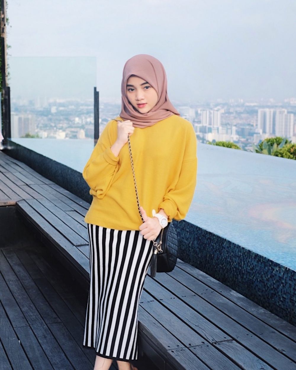 10 Inspirasi OOTD  Hijab Casual selama Ramadan ala Diandra 