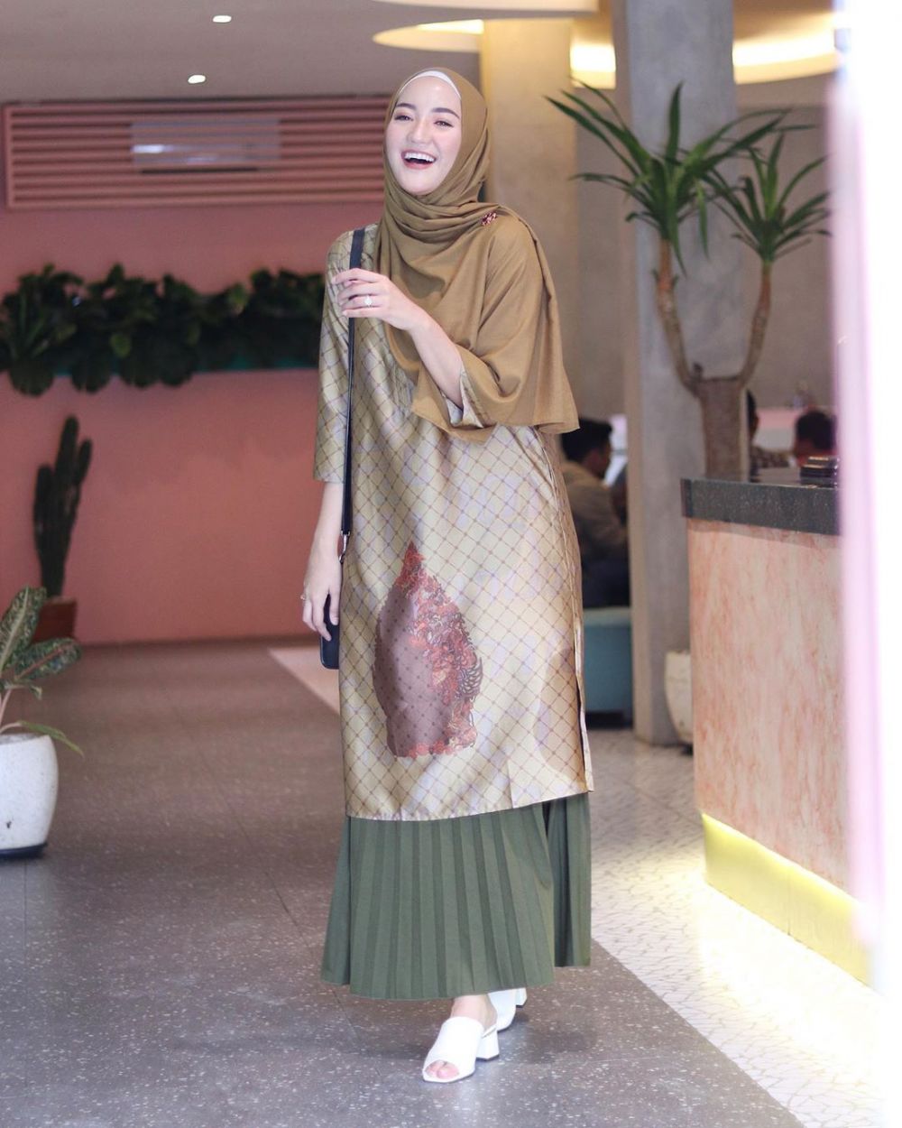 Ootd Kulot Tunik / 27 Model Tunik Terbaru 2020 Untuk Hijaber Agar