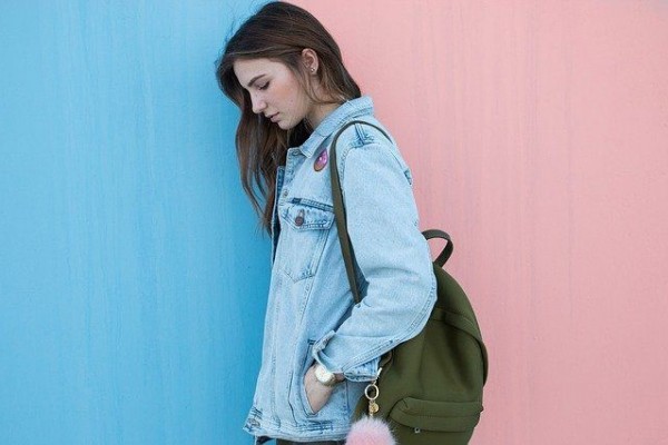 Memasuki New Normal, 7 Barang Ini Wajib Ada di Tas Kamu