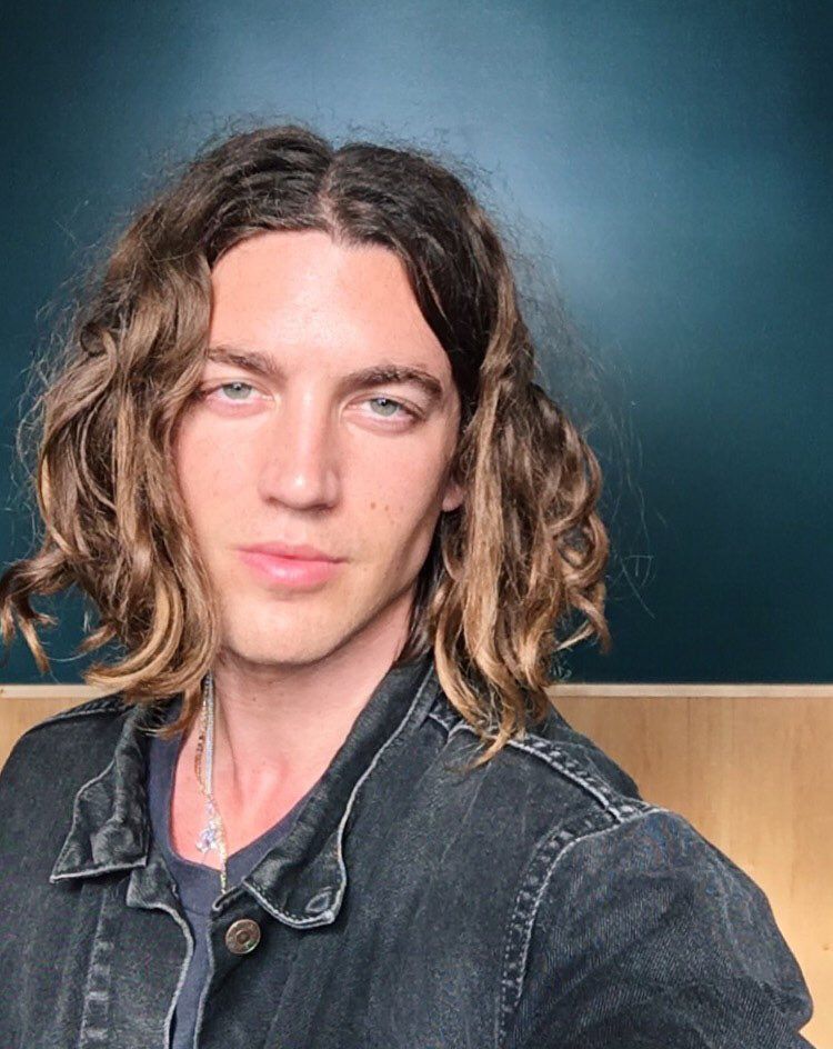 Paul Klein Menawan sedari Kecil! 10 Transformasi Paul Klein, Vokalis Band LANY