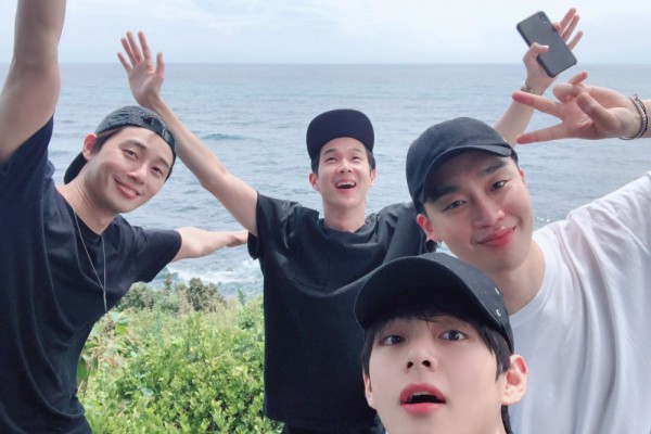 8 Geng Artis Korea Ini Bikin Kamu Pengin Gabung Juga!