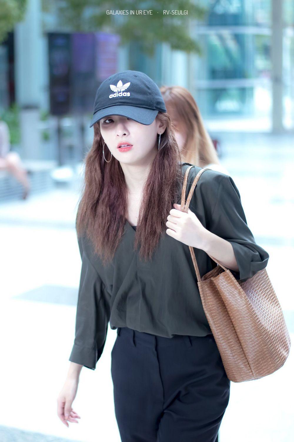 10 Potret Memikat Seulgi Red Velvet Pakai Topi Stylish dan Kece Abis