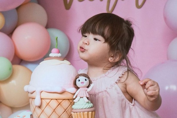 9 Potret Tingkah Ajaib Vechia, Putri Samuel Zylgwyn yang Supergemas