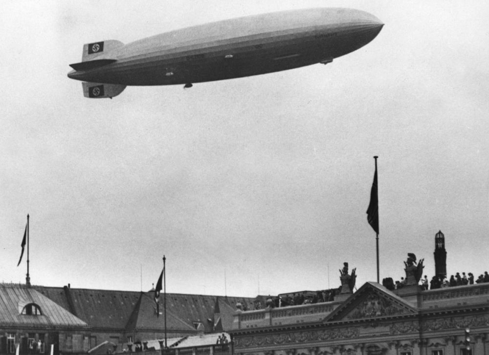 Дирижабль Гинденбург 1936. “Дирижабль Hindenburg”, Мюррей Беккер, 1937. Гинденбург 1932.