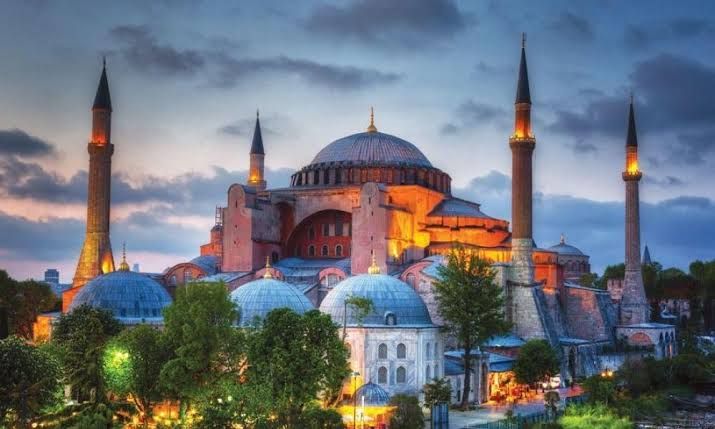 1. Museum Hagia Sophia sempat jadi gereja dan masjid 