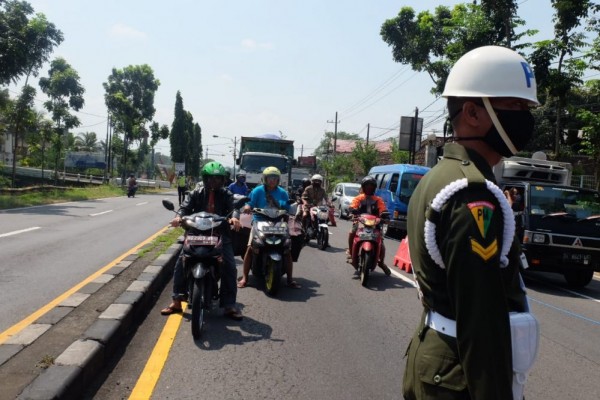Hari Pertama PSBB Malang Raya, Sejumlah Kendaraan Putar Balik